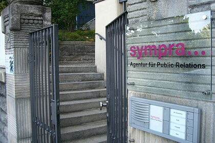 sympra_eingang_tor_548