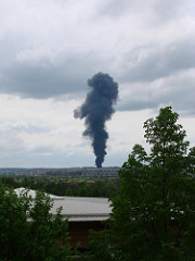 Dicke Rauchwolke über dem Flughafen Stuttgart. 