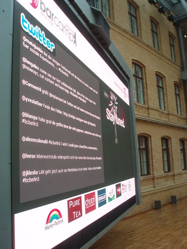 Twitter Wall beim Barcamp Berlin 2008 (Foto: Blogging Dagger / Flickr)